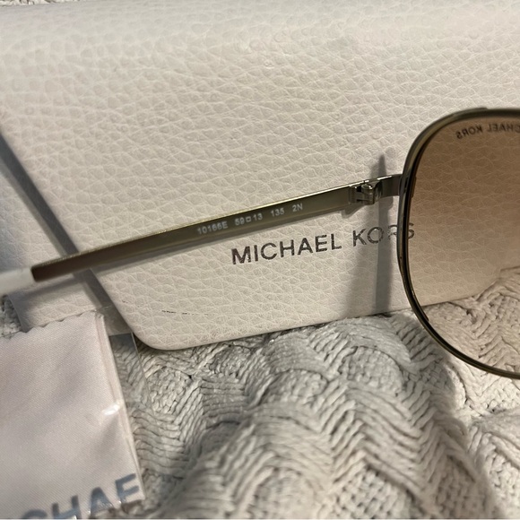 Michael Kors MK5004 Chelsea Sunglasses White & Tan Lenses w/ Case Gold Frame - Picture 8 of 13